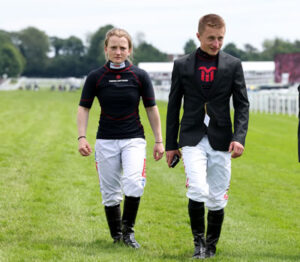 今週から日本で騎乗する女性騎手ドイルの体格www