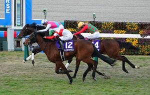 【朝日杯FS】1番人気ドルチェモアが直線抜け出しV！無傷の3連勝でＧ1初制覇