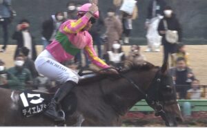 【競馬】バシュロさん、福永日本ラスト騎乗の東京最終レースで1位入線ド派手なガッツポーズｗｗｗｗｗｗｗ