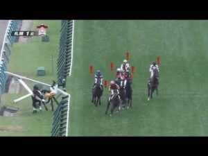 1番人気が落馬し緊急搬送‼️周りの馬も慌ててしまう