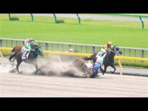 一頭の落馬から後続馬が落馬してしまう