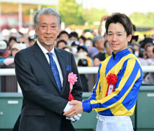 【中京記念の表彰式】松山弘平が高田純次にガチで公開処刑されてしまうwww