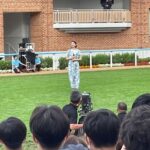 函館競馬場、レース後にパドックで長澤まさみさんのトークショーを開催 人が押し寄せ大混乱にwww