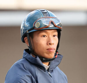 新潟での落馬のホー騎手、胸椎骨折、香港へ緊急帰国