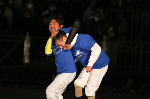 【競馬】田中勝春　引退式でデムーロをしばく