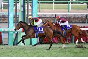 【ホープフルS】凱旋門賞馬全弟シンエンペラーは2着