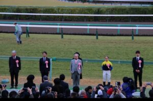 【競馬】金子オーナー　外国人女性騎手による史上初のJRA平地重賞制覇のミッションもクリア　現場にも登場
