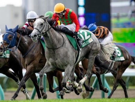 【クイーンS】3歳馬コガネノソラが混戦制しV！重賞初制覇