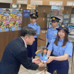 「ウマい話には乗りません!」河原田菜々ら3騎手が警官姿で特殊詐欺撲滅を呼びかけ