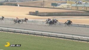 【競馬】京都4R3歳1勝クラス 新馬戦で圧勝したナルカミが単勝1.1倍で7着に敗れ大波乱に