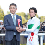 立浪と握手してる岩田望来が全然うれしそうじゃない件