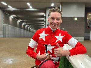 【宝塚記念】ジャスティンパレス初ブリンカーらしい　他