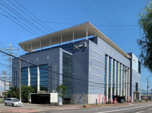 新潟競馬昼休み効果！徒歩300mのパチンコ店が超満員に