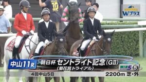 武士沢教官と勝浦元騎手、誘導馬に騎乗