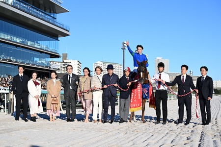 菜七子さん、アンモシエラの口取りにしれっと参加www